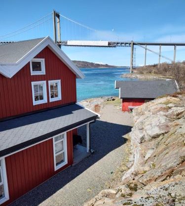 Tjeldsundbrua Overnatting - Sjøhus1