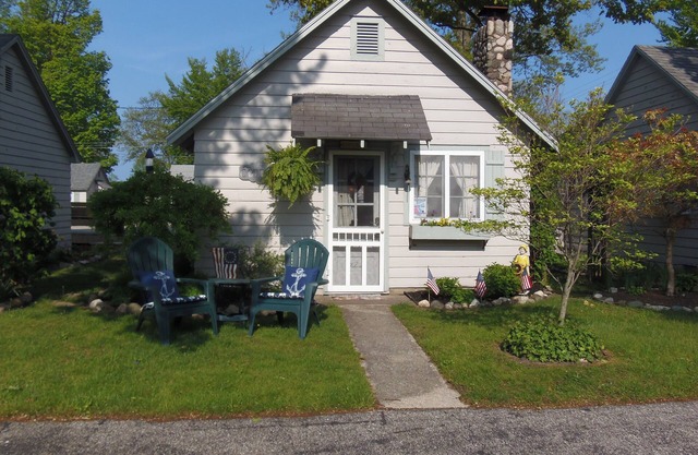 To Ludington Cottages Parkview Cottages. Check our Fall Rates.