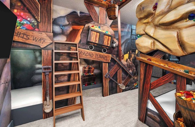 Toby's Treehouse | Cozy NEW I-Drive Home w/Grand LR/DR, Full Kitchen & PVT Pool