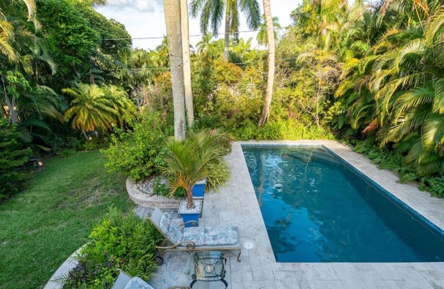 Tom's Two Story w/ Heated Salt Water Pool 3 bed/3bath