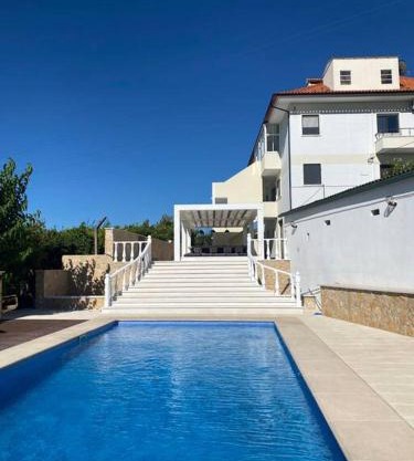 Tomar Village, Keep cool in the pool!