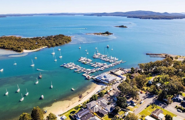 Tomaree Vista, 65 Vista Ave - stylish house with stunning water views, WiFi and Linen