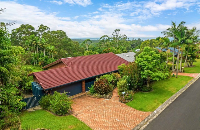 TONGARRA - Ocean views - Lush coastal home