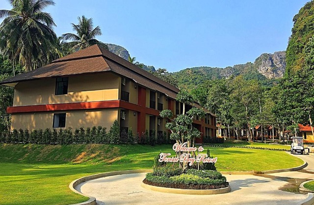 Tonsai Bay Resort