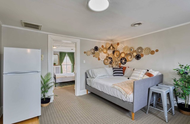 Top-Floor 1BR in Historic Capitol Hill