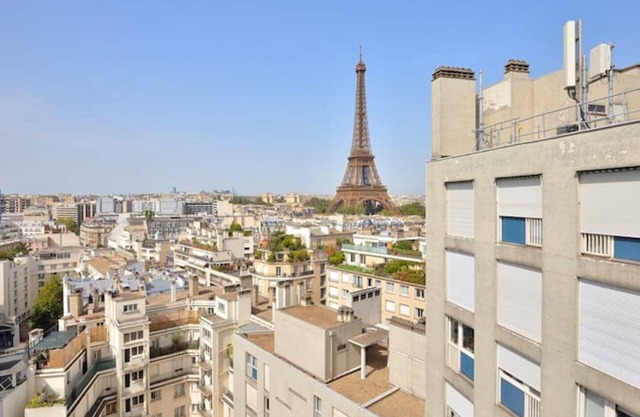 Top Floor Eiffel Tower View and High-speed Wi-Fi