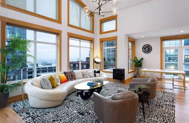 Top-Floor Penthouse Loft w/Bay & Space Needle Views in Heart of Seattle