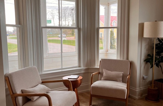 Top-Floor Private Ensuite in Victoria | Irish Point Room with Sunrise Views