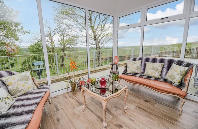 TORTIES COTTAGE, character holiday cottage in West Hall