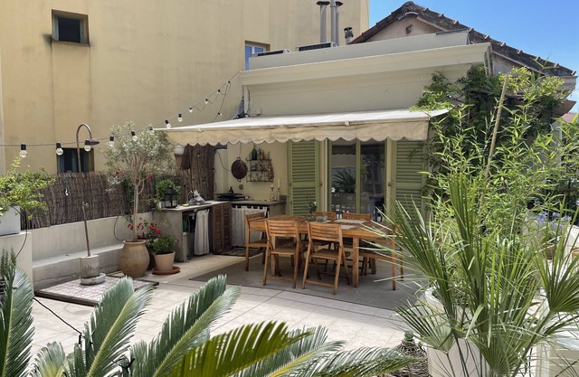 Totally renovated Penthouse-with 50 sqm privat Terass in Nice Old center