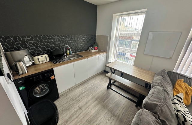 Town Center 3 Bedroom Apartment - Superb Location! Just minutes from everything!