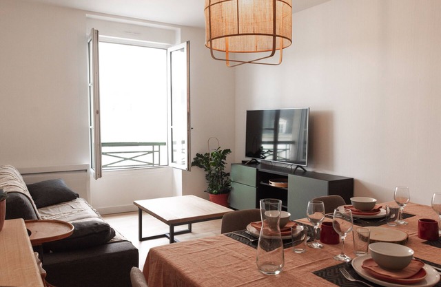 Town center/fully equipped/bike room