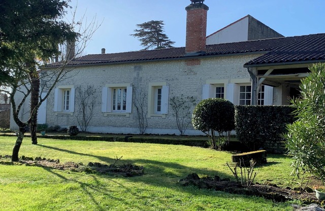 Town house in a 9000 m2 park with swimming pool, close to the beach