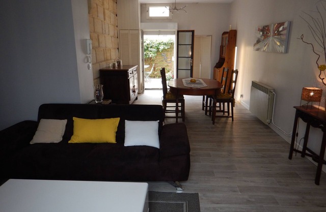 TOWN HOUSE - WHOLE HOUSING