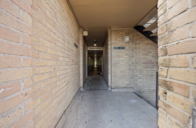 Towne Plaza Apartments #292 in the Galleria Area