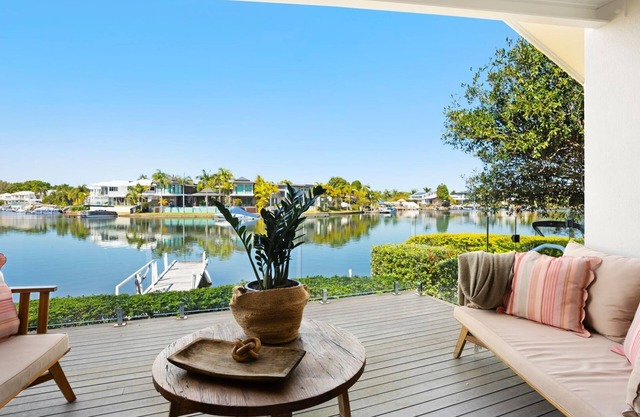 Townhouse 6 Sunseeker Close 26- Beautiful Waterfront townhouse