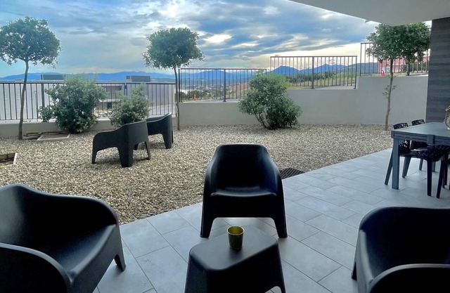 Très Beau T3 Avec Jardin, a 1 min de la Plage