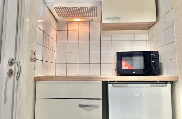Très bel appartement situé au centre de Bruxelles entièrement meublé et équipé b