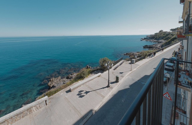 Tra la Rocca e il mare di Cefalù by Wonderful Italy