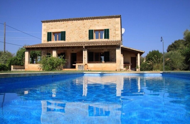 Traditional and charming stone house in the countryside, private pool