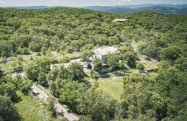 Traditional Ardéchoise house, bucolic setting, timeless vacations.