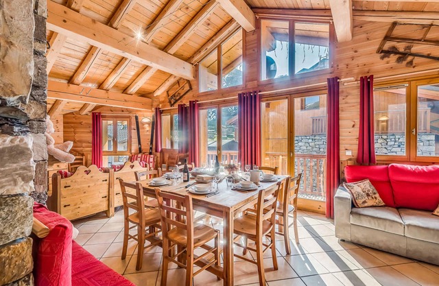 Traditional Chalet in Tignes - 5 Bedrooms, 4 Baths, Sauna, 90m2