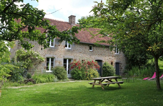 Traditional Cottage in Normandy with WIFI and Pets Allowed
