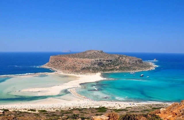 Traditional House Kyma, on the beach