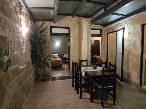 Traditional Maltese Apartment in Floriana - Walk to Valletta, Capital City