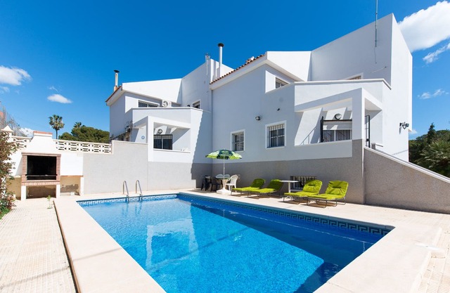 Traditional spanish property, 5 min by car from the beach and near the shops