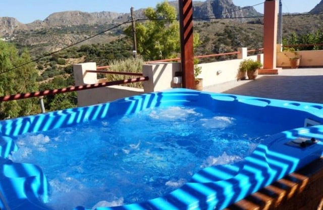 Traditional Stone Villa with Private Pool and AC, near to beautiful Beaches!