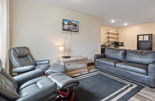 Trailside Lakeside cabin #4