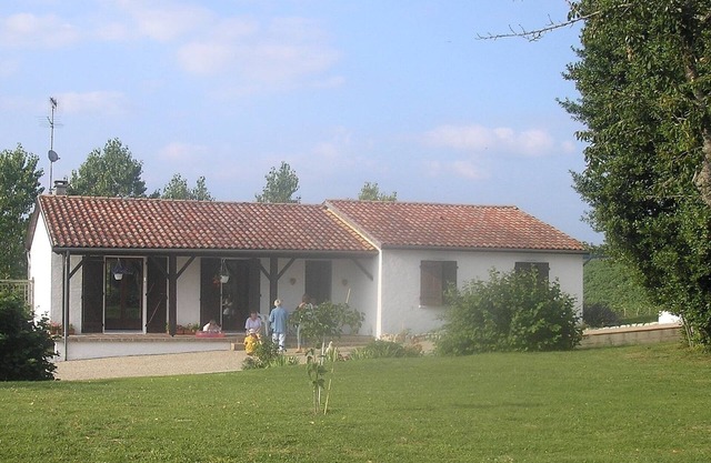 Tranquil 4 Bedroom Holiday Villa With Above Ground Pool Near Duras