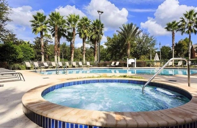 Tranquil and Luxurious "Reunion Resort" 9 Min. to parks