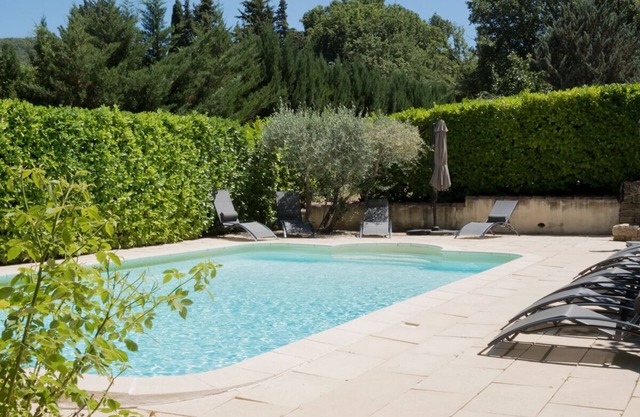 Tranquil hilltop house with breathtaking views, pool and garden - 800m from town