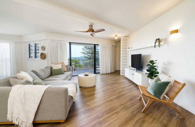 Tranquil Tides Retreat: Coastal Waterfront Escape