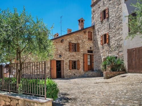 Tranquil Village Stay with Fireplace