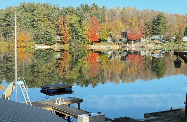 Tranquil waterfront retreat 3-bedroom house with WiFi in charming Bath NY