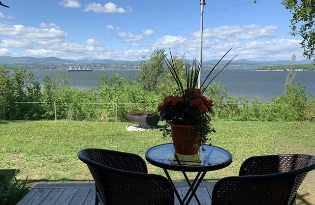 Tranquility - view of the river, Lévis