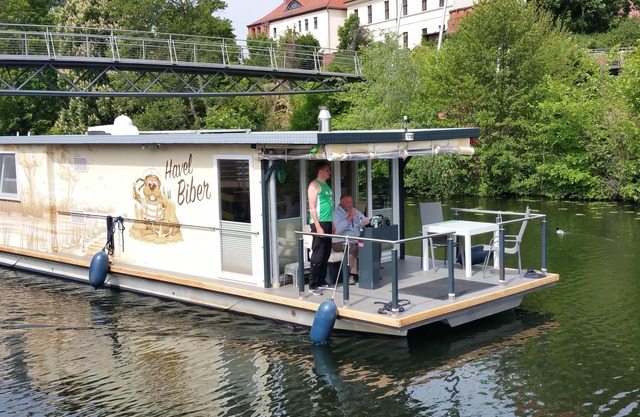 Traumhaus auf dem Wasser – Modernisiertes Hausboot 13 x 4 m