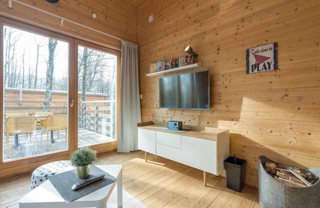 Tree house Lika With whirlpool, Medak, Croatia