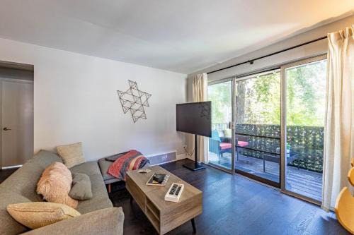 Tree-Lined Serenity Condo in Forest Park, Near Train & Madison St