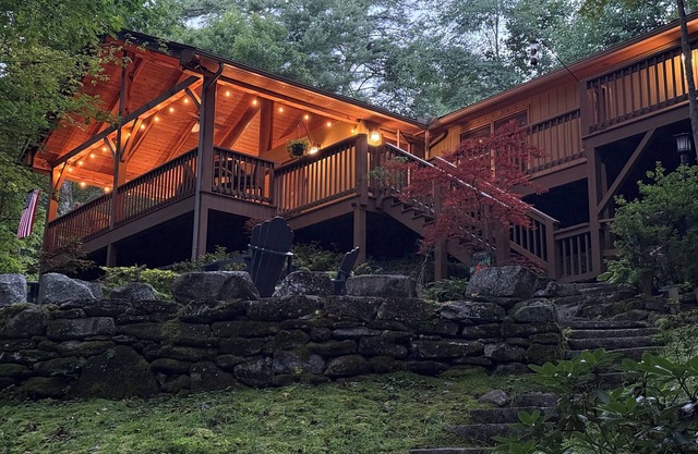 Tree Top Mountain Lodge near Lake Glenville!