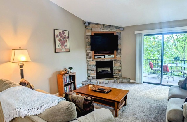 Tree Top Terrace~NEW LISTING!~Pointe Royale Resort~Pools~Hottub