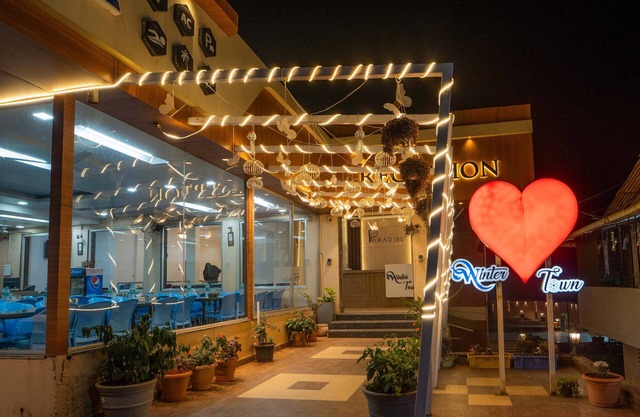 Treebo Winter Town Venna Lake