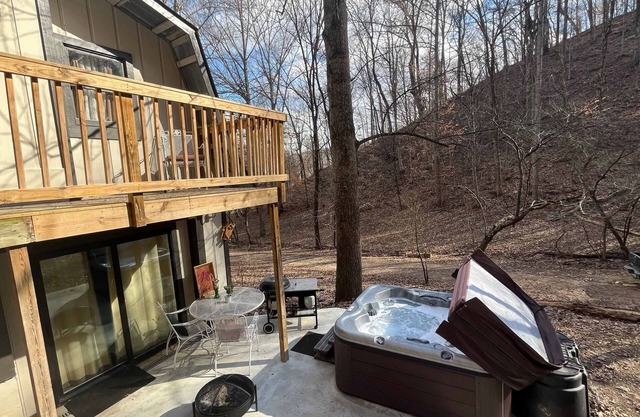 TreeHouse Cabin in the forest/opt hot tub