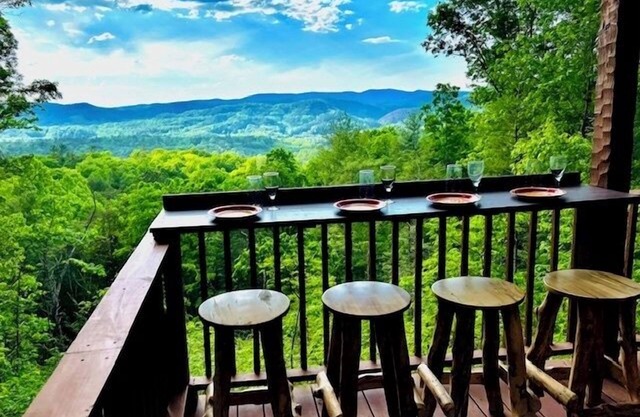 Treehouse Escape | Views, Hot Tub & Dog-Friendly Stay