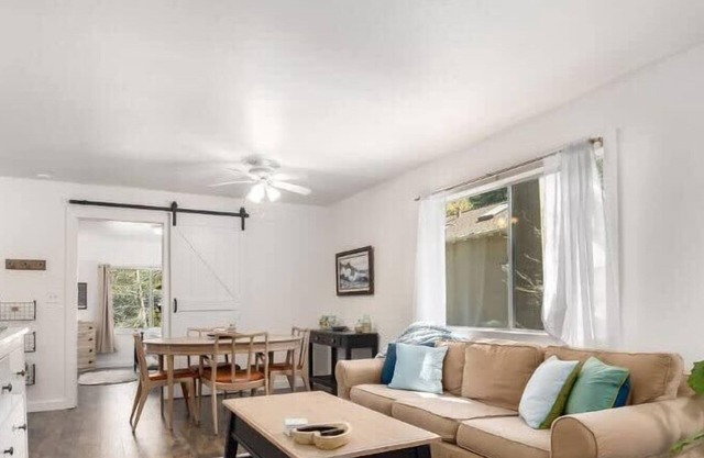'Treehouse' in the Redwoods - sleeps 4!