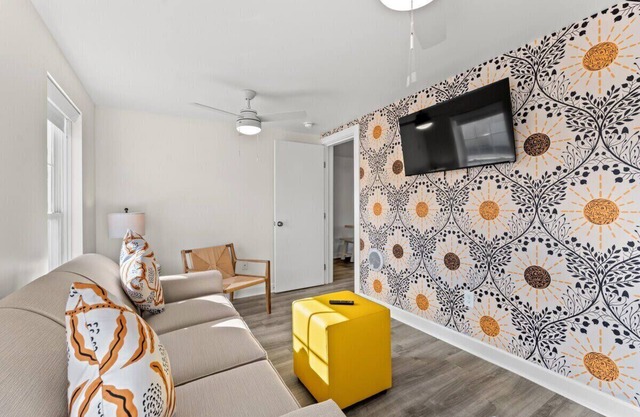 TreeHouse Lodge*Walk to Beach*Pet-Friendly (#205)