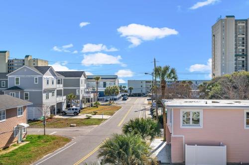 TreeHouse Lodge Walk to Beach Pet-Friendly 302